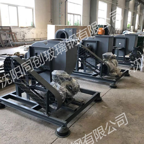 帶減（jiǎn）震台座玻璃鋼風機3